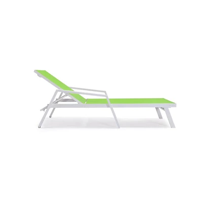 LeisureMod Lounge Chair With Armrests in White Aluminum Frame, Set of 2
