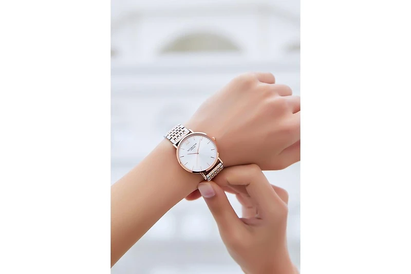 Women's Watch Round case 33mm Two-Tone Stainless Steel Bracelet Victoria Hyde