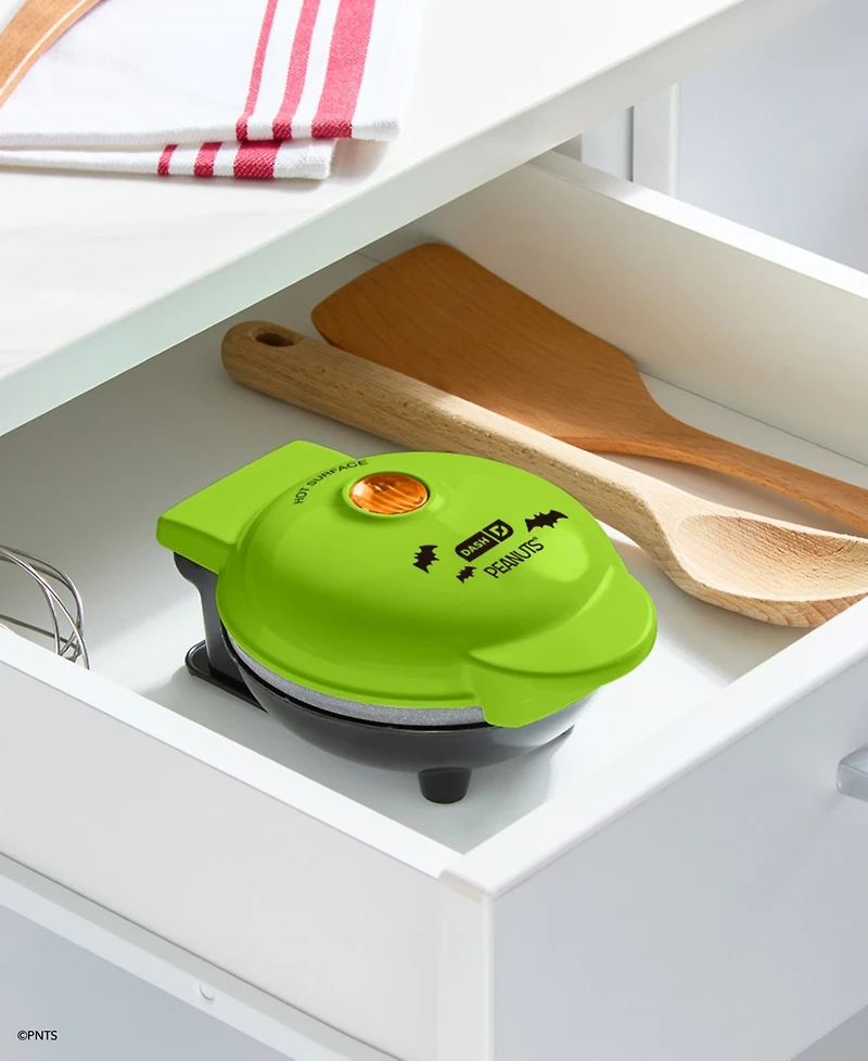 Dash Peanuts Snoopy Vampire Mini Waffle Maker