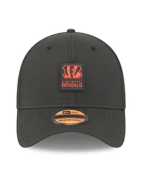 New Era Men's Black Cincinnati Bengals 2025 Sideline 39THIRTY Flex Hat