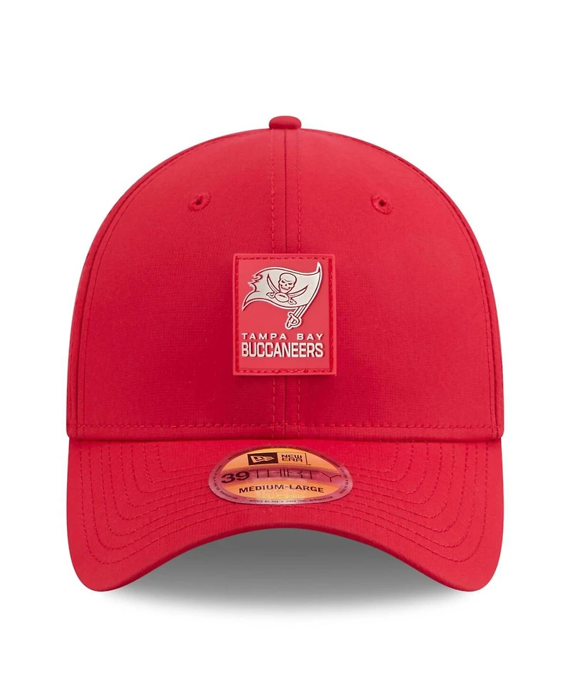 New Era Men's Red Tampa Bay Buccaneers 2025 Sideline 39THIRTY Flex Hat