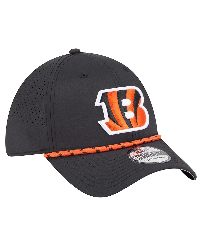 New Era Men's Black Cincinnati Bengals Perforated 39THIRTY Flex Hat