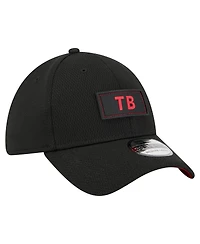 New Era Men's Black Tampa Bay Buccaneers Scoreboard 39THIRTY Flex Hat