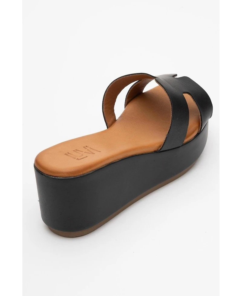 Forever & Always Shoes Lia Leather Platform Sandal (Women)
