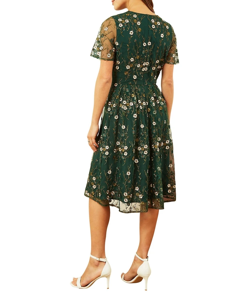 Yumi Women's Embroidered Floral Skater Dress