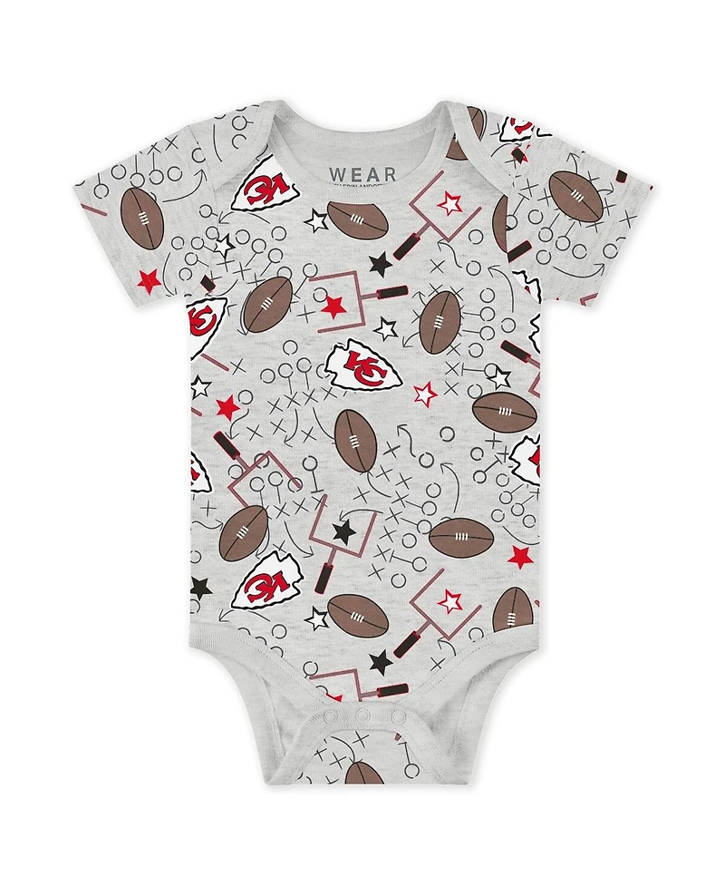Wear by Erin Andrews Baby Boys and Girls Newborn 3-Piece Kansas City Chiefs Turn Me Around Bodysuits Pant Set