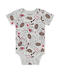 Wear by Erin Andrews Baby Boys and Girls Newborn 3-Piece Kansas City Chiefs Turn Me Around Bodysuits Pant Set