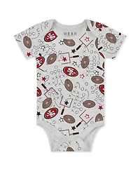 Wear by Erin Andrews Baby Boys and Girls Newborn 3-Piece San Francisco 49ers Turn Me Around Bodysuits Pant Set
