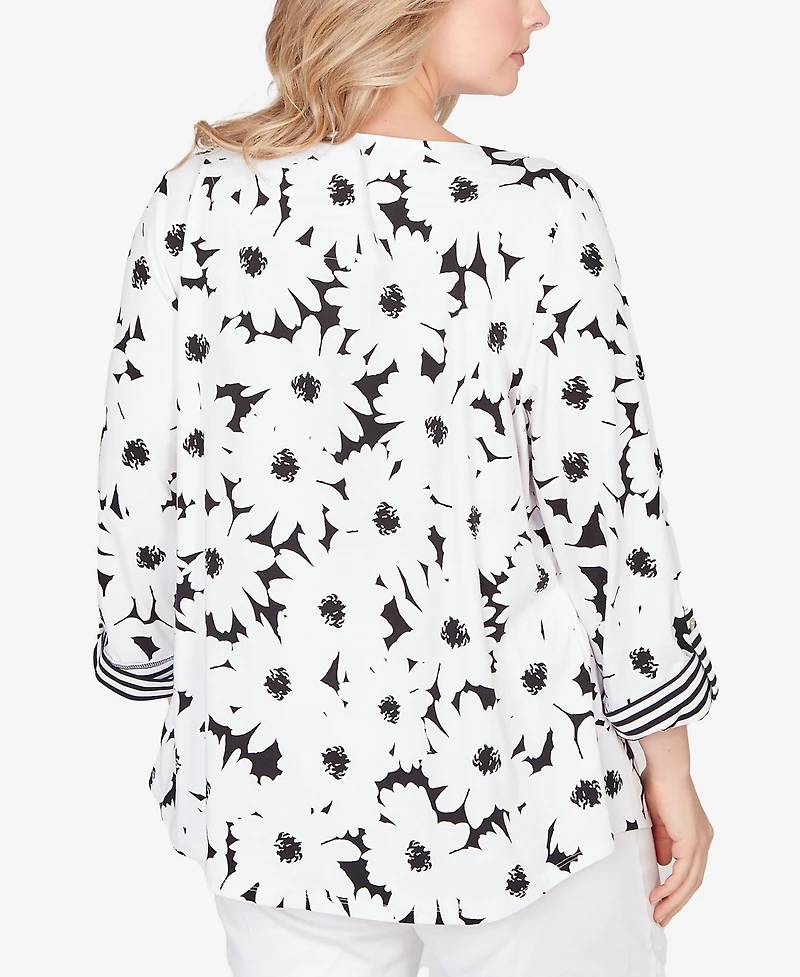 Ruby Rd. Plus Embroidered Daisy Graphic Top