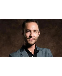 Savage 5x7' Collapsible Backdrop with 8' Aluminum Stand, Brown/Industrial Grunge