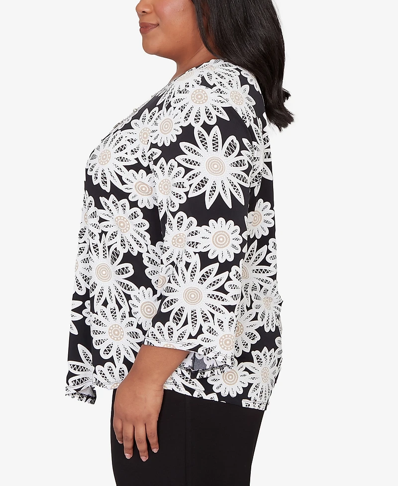 Alfred Dunner Plus Classic Daisy Pointed Hem Top with Necklace