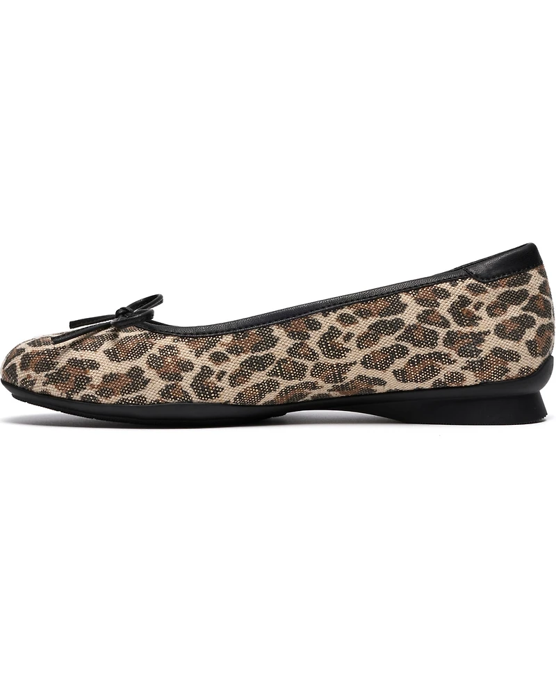 Clarks Women's Jazmynn Bow Round Toe Flats