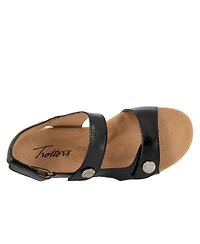 Trotters Women's Romi Metallic Sandal