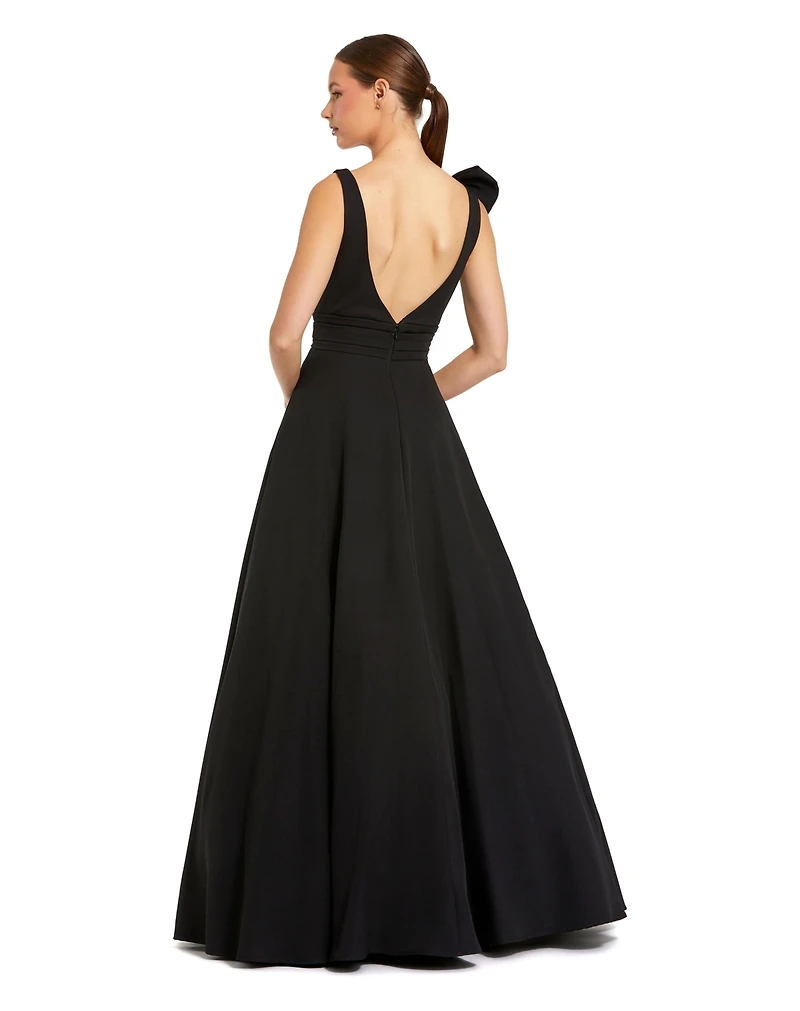 Mac Duggal Women's Petite Crepe Sleeveless Plunge Neck Ballgown With Bow