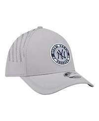 New Era Men's Gray York Yankees Patch 39THIRTY A-Frame M-Crown Perforated Flex Hat