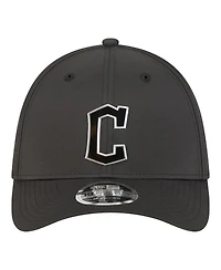 New Era Men's Black Cleveland Guardians Metallic 39THIRTY M-Crown Flex Hat
