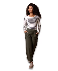 Celtic & Co. Women's Wide Leg Pleat Front Pant