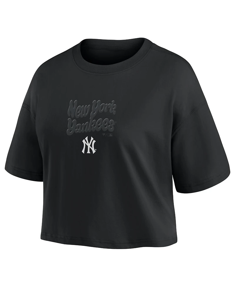 Fanatics Women's New York Yankees Blackout Wave Cropped Top