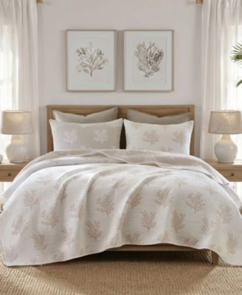Harbor House Mia Coral Jacquard Reversible Lightweight 3 Piece Quilt Sets