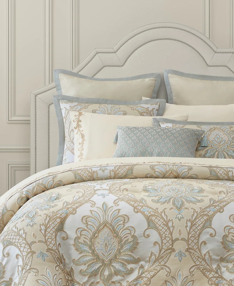 J Queen New York Rita Floral 4-Piece Comforter Set
