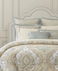 J Queen New York Rita Floral 4-Piece Comforter Set