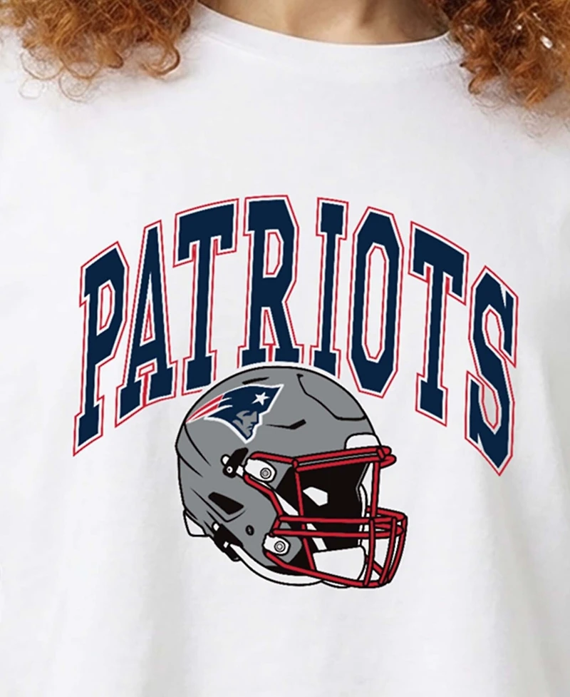Champion Women's White New England Patriots Boyfriend Cropped T-Shirt