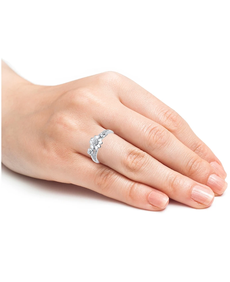 Diamond Flower Ring (1/6 ct. t.w.) Sterling Silver