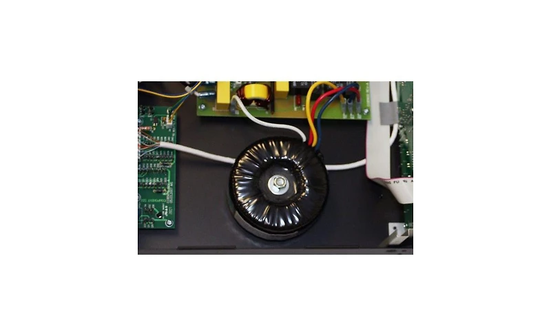 Panamax M5400-pm 2RU 11-Outlet Power Management with Voltage Regulation