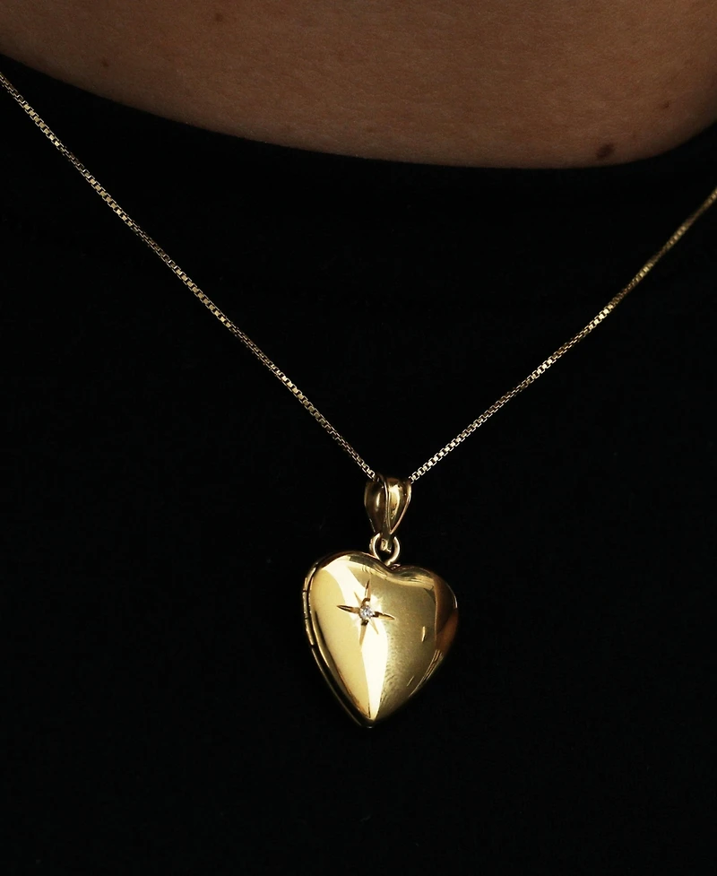 The M Jewelers Photo Locket Necklace