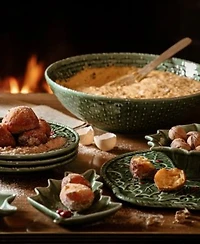 Bordallo Pinheiro Holly Dinnerware Collection