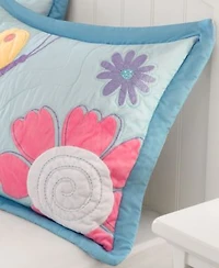 Intelligent Design Crazy Daisy Quilt Sets