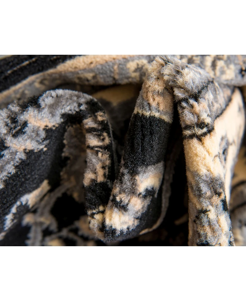 Bayshore Home Arnav Arn1 8' x 10' Area Rug