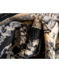 Bayshore Home Arnav Arn1 8' x 10' Area Rug