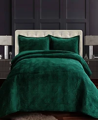 Tribeca Living Capri Medallion Velvet Oversized Solid 2 Piece Quilt Set, Twin