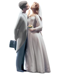 Lladro Collectible Figurine, A Kiss To Remember