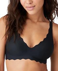 b.tempt'd by Wacoal Women's b.wow'd Wirefree Bralette 952287
