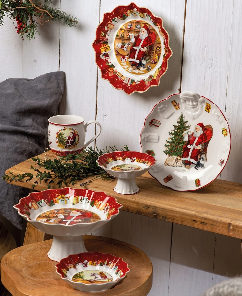 Villeroy & Boch Toys Fantasy Santa Reads Wish List Footed Bowl