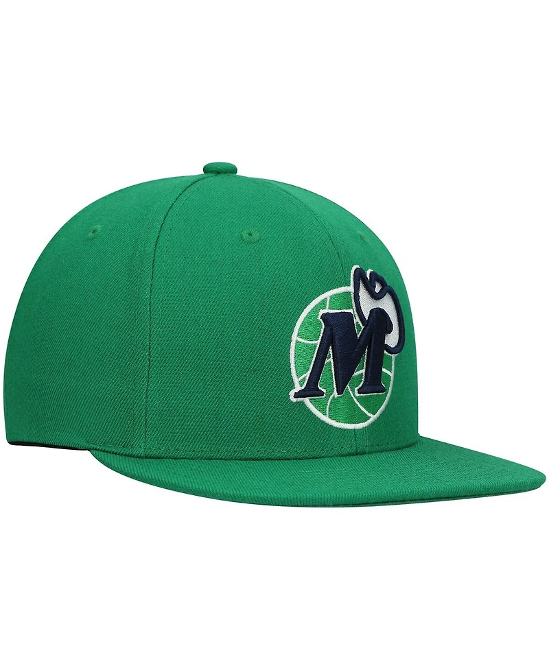 Men's Mitchell & Ness Green Dallas Mavericks Hardwood Classics Team Ground 2.0 Snapback Hat