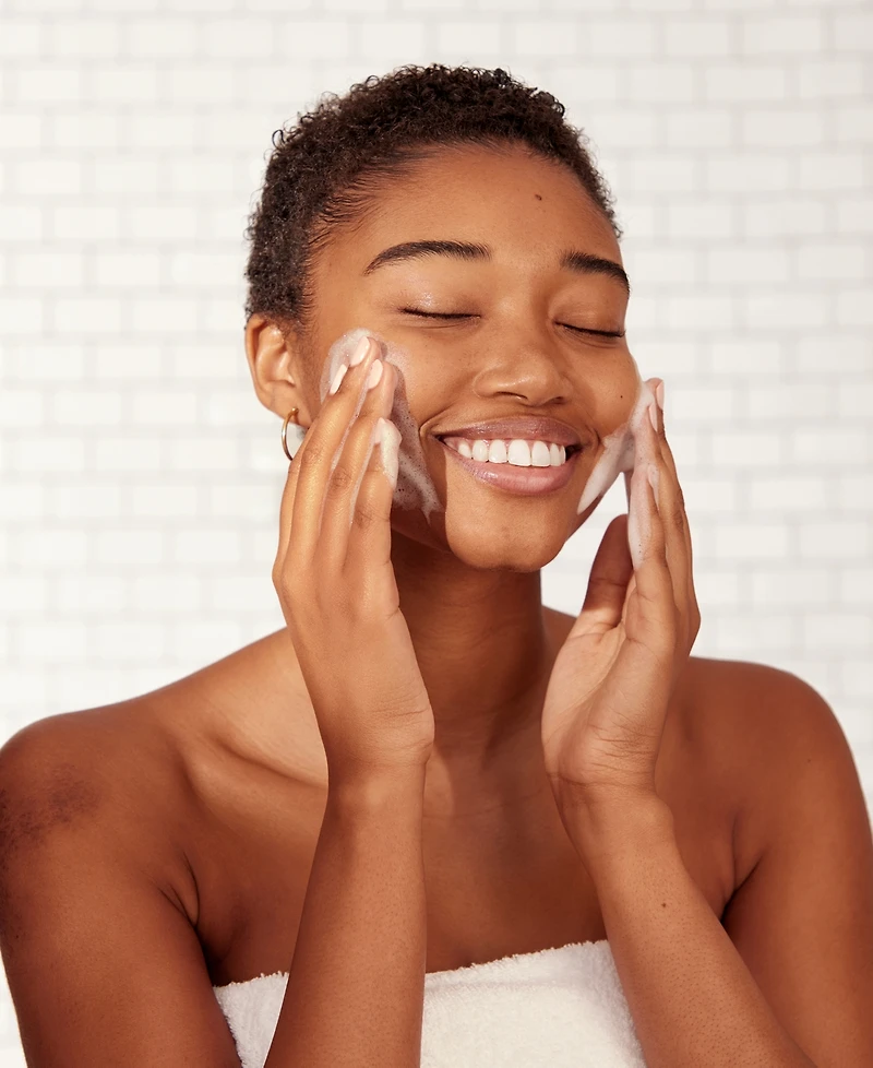Kylie Skin Foaming Face Wash