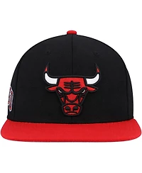 Men's Mitchell & Ness Black, Red Chicago Bulls Side Core 2.0 Snapback Hat