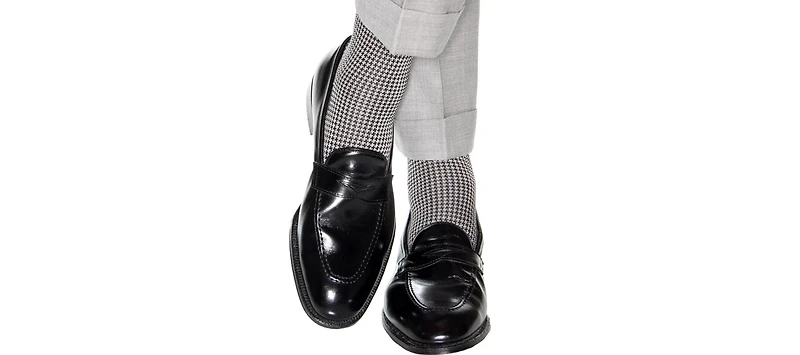 Trafalgar Men's Doyle Houndstooth Design Mercerized Cotton Mid-Calf Socks
