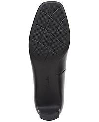 Clarks Women's Kyndall Iris Mid-Heeled Comfort Pumps