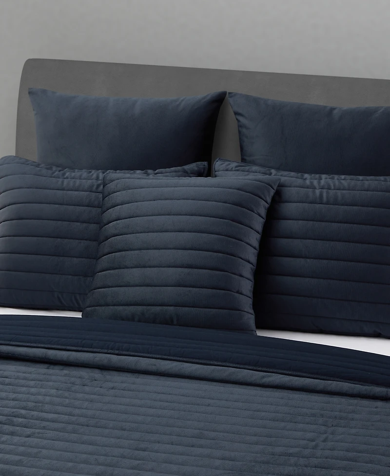 Oscar Oliver Valencia Sham, European