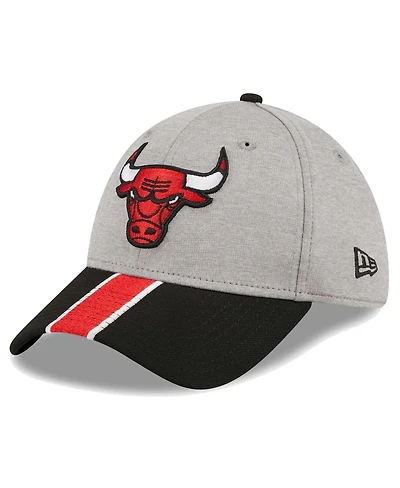 Men's New Era Gray, Black Chicago Bulls Striped 39THIRTY Flex Hat