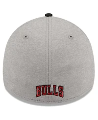 Men's New Era Gray, Black Chicago Bulls Striped 39THIRTY Flex Hat