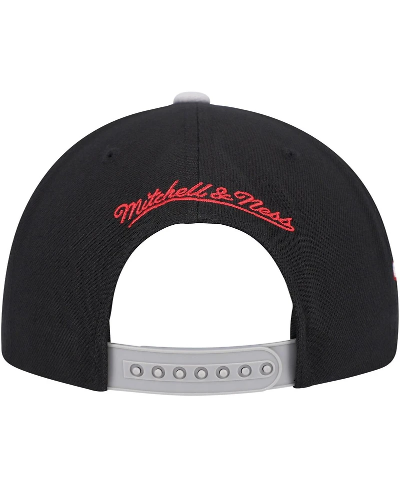 Men's Mitchell & Ness Black, Gray Chicago Bulls Core Snapback Hat