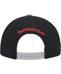 Men's Mitchell & Ness Black, Gray Chicago Bulls Core Snapback Hat