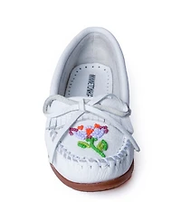 Minnetonka Women's Ziigwan Waabigwan Beaded Moccasins