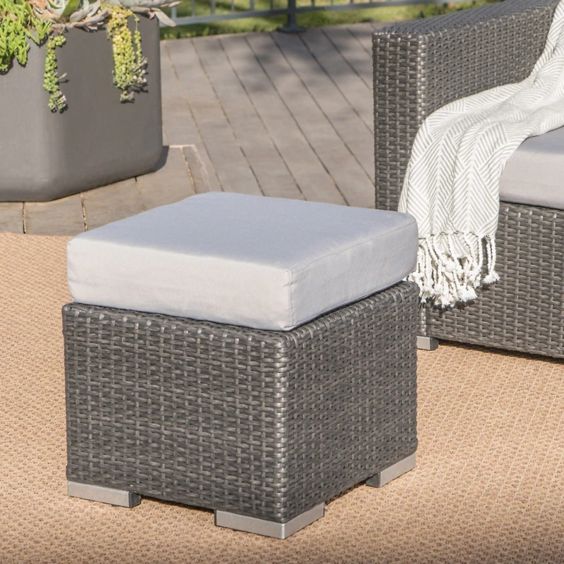Streamdale Effortless Outdoor Lounger for Any Decor