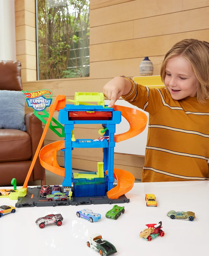 Hot Wheels City Tunnel Twist Car Wash Color Shifters Vehicle